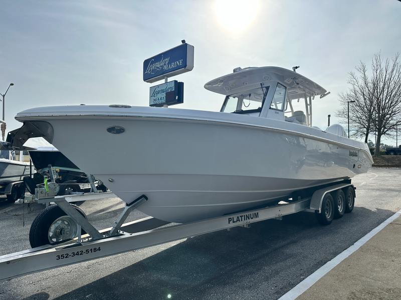 2019 Everglades 335 CC