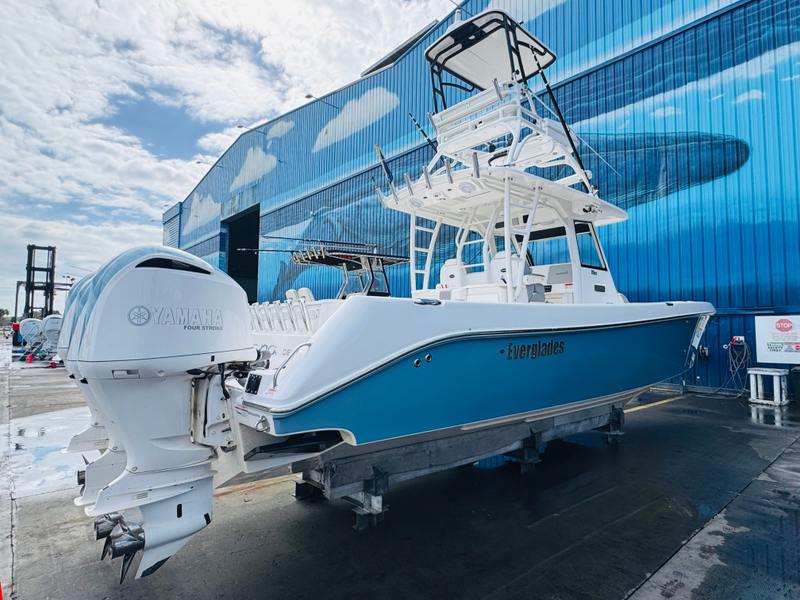 2017 Everglades 355 CC