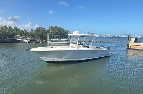 2019 Robalo 302 CC