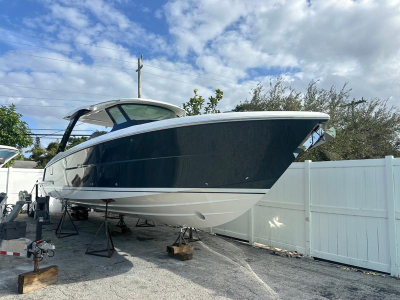 2026 Tiara Yachts 39 LS