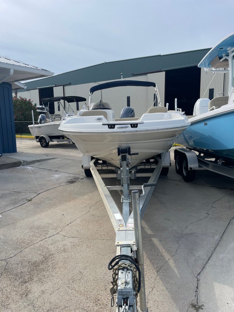 2019 Stingray 212 SC