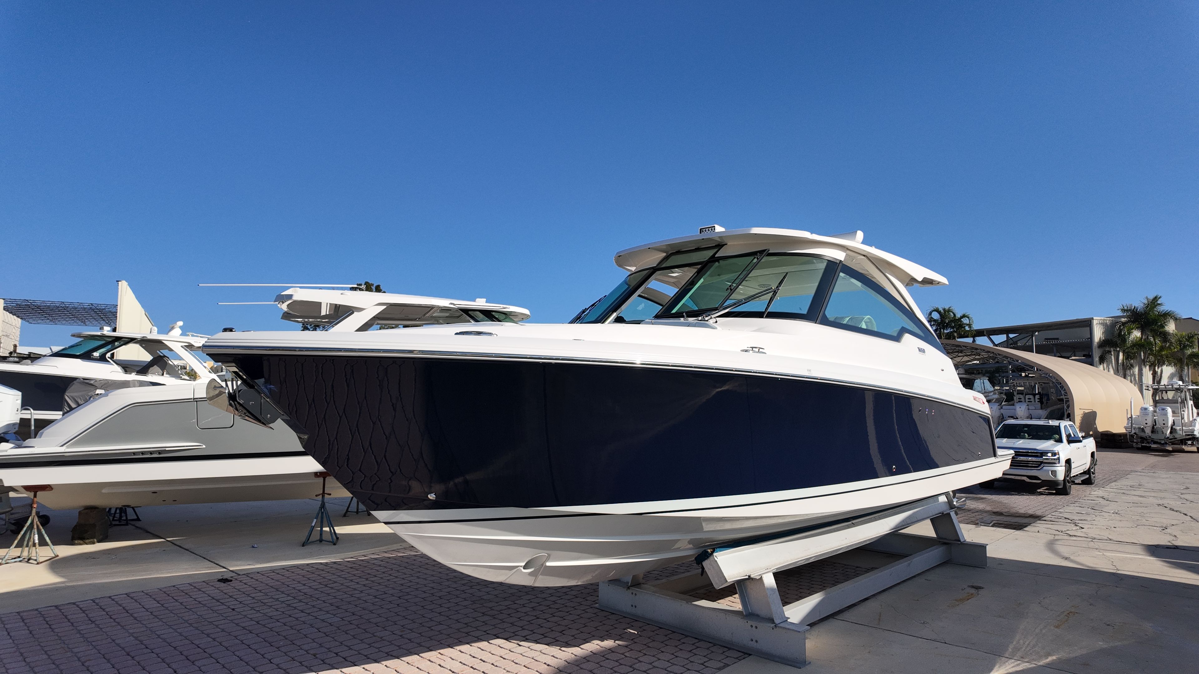 2025 Tiara Yachts 34 LX