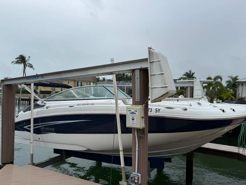 2021 Hurricane Sundeck 2200 DC OB