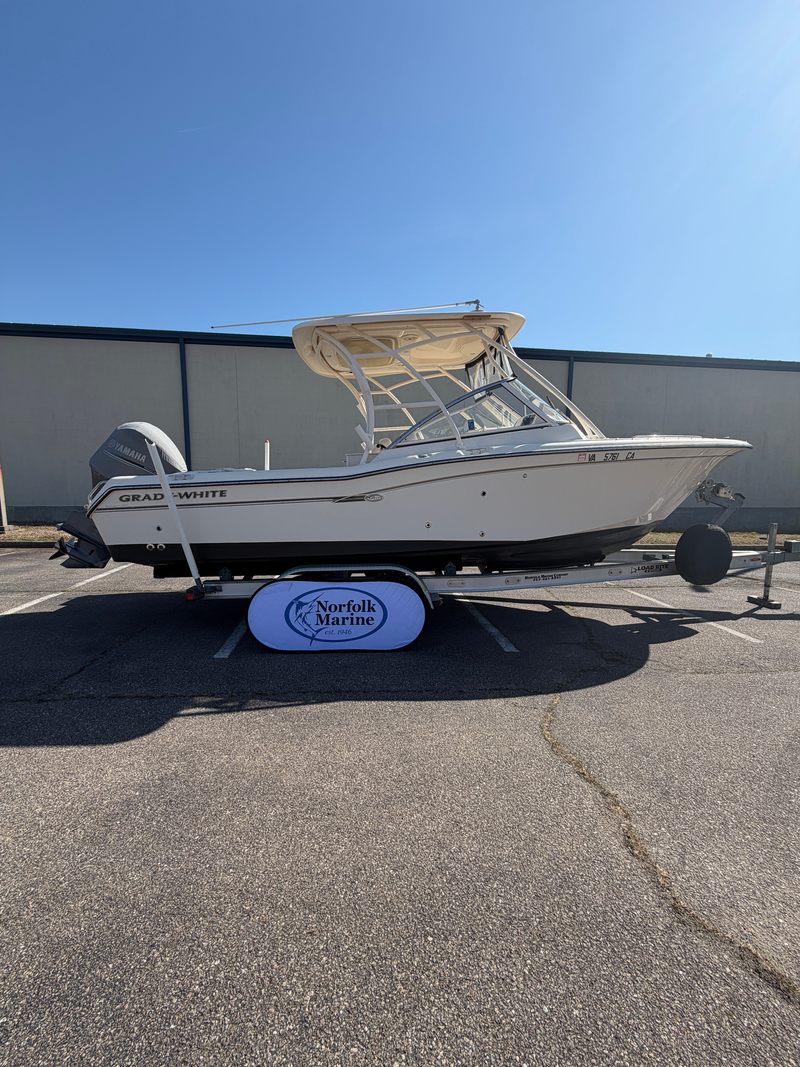 2017 Grady-White Freedom 255