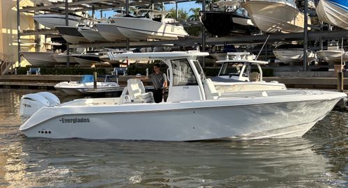 2025 Everglades 315 CC