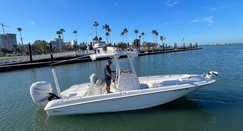 2018 Boston Whaler 240 Dauntless Pro