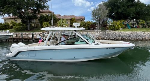 2022 Boston Whaler 320 Vantage