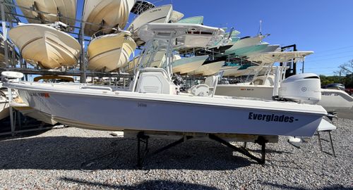 2019 Everglades 243 CC