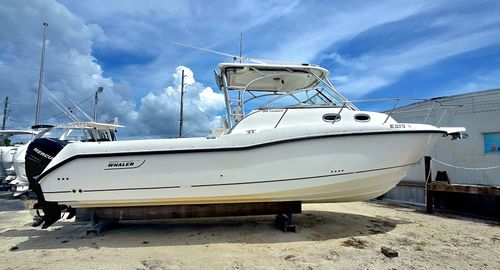 2007 Boston Whaler 305 Conquest